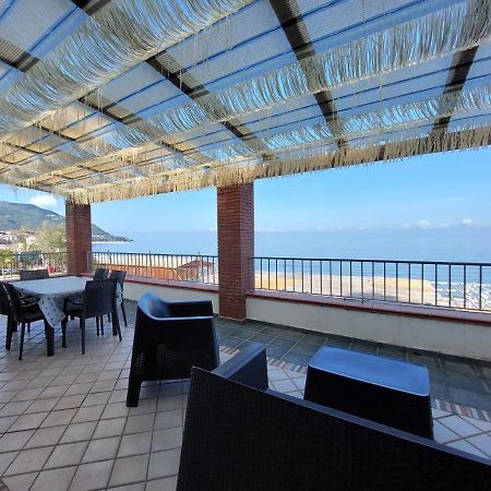 Waikiki Beach Apartments Санта-Мария-ди-Кастеллабате Экстерьер фото