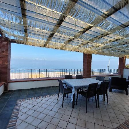 Waikiki Beach Apartments Санта-Мария-ди-Кастеллабате Экстерьер фото