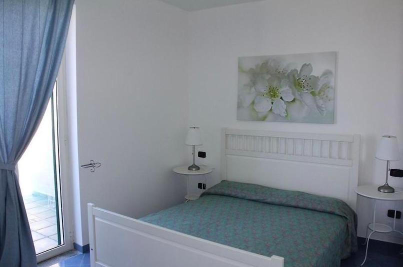 Waikiki Beach Apartments Санта-Мария-ди-Кастеллабате Экстерьер фото