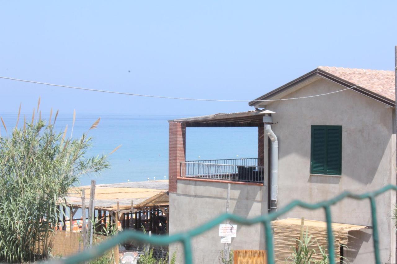 Waikiki Beach Apartments Санта-Мария-ди-Кастеллабате Экстерьер фото