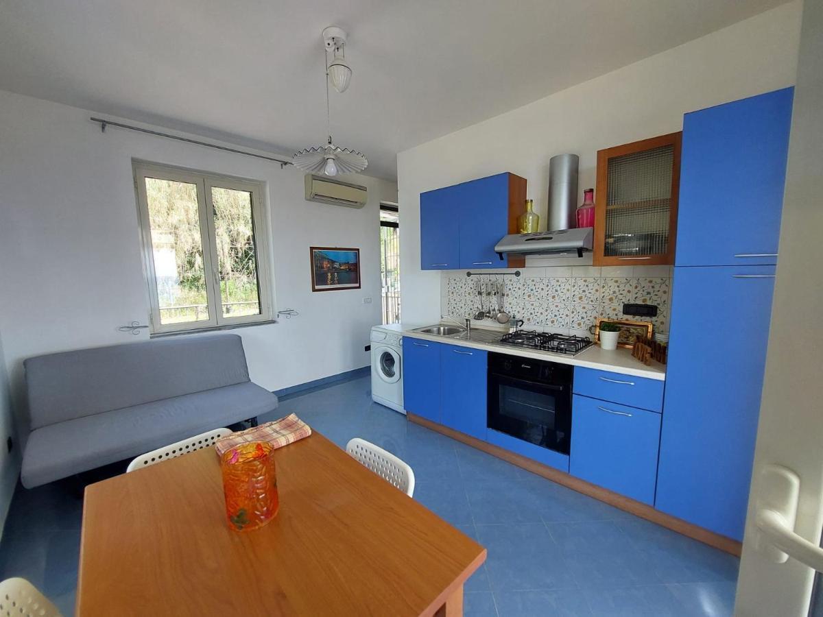 Waikiki Beach Apartments Санта-Мария-ди-Кастеллабате Экстерьер фото