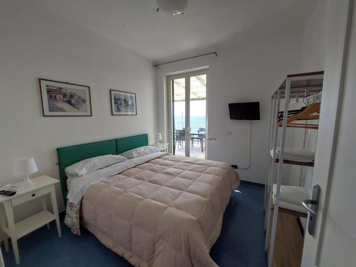 Waikiki Beach Apartments Санта-Мария-ди-Кастеллабате Экстерьер фото