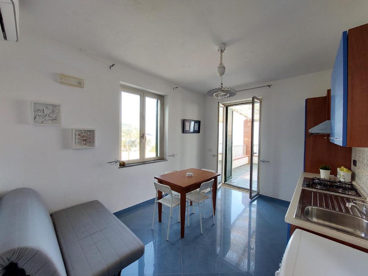 Waikiki Beach Apartments Санта-Мария-ди-Кастеллабате Экстерьер фото